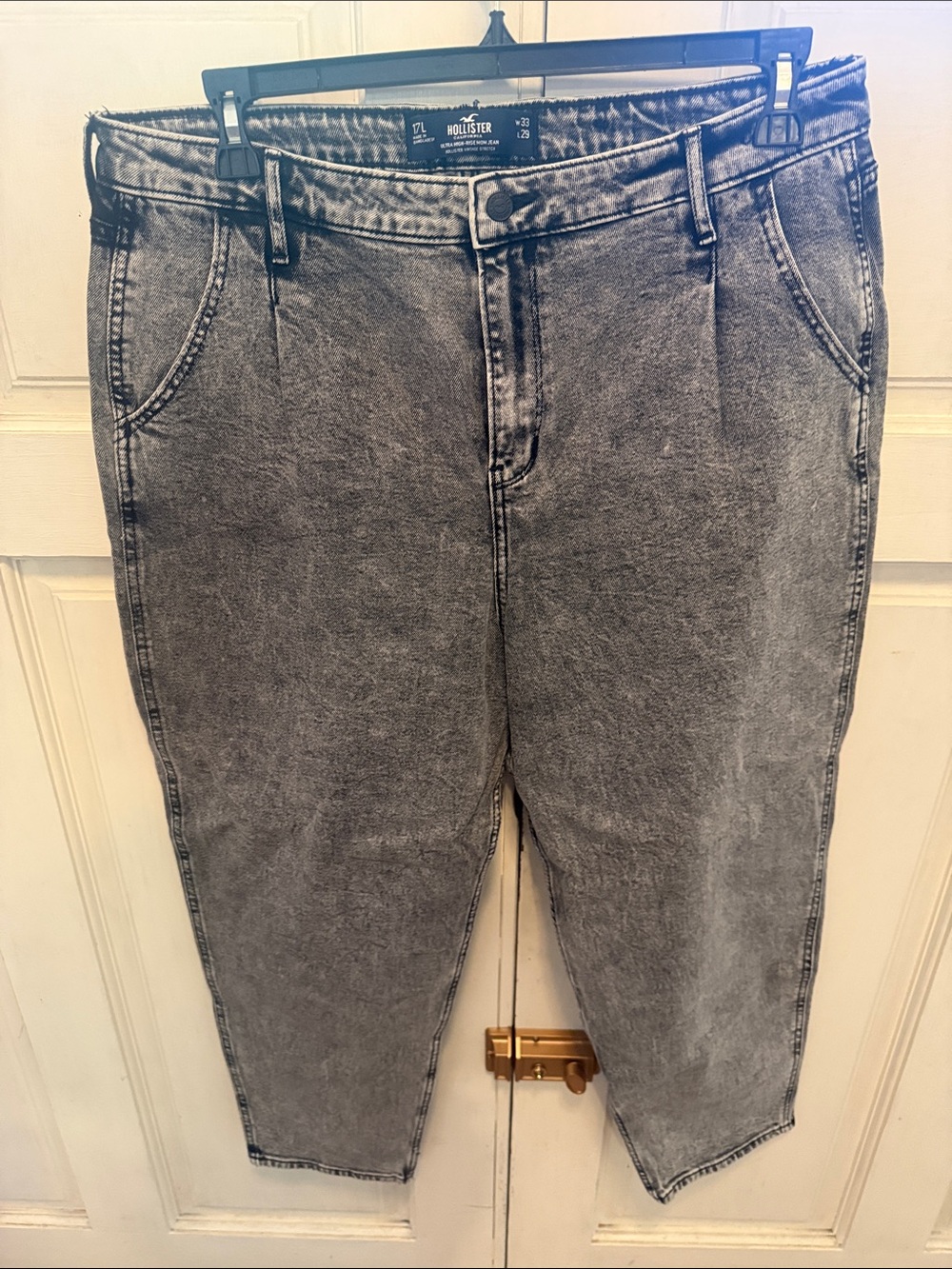 Hollister Ultra High-Rise Mom Jeans Gray Acid Wash 17L W33 L29